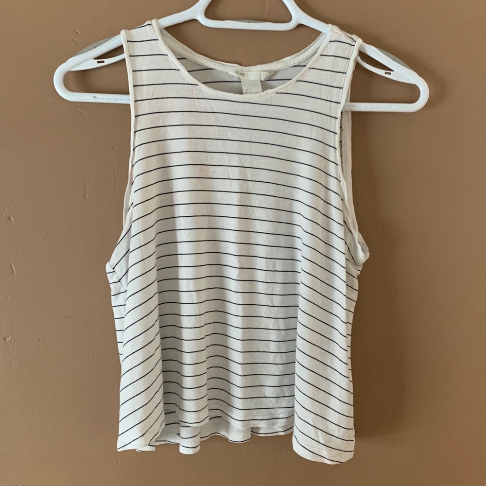 Woman’s Cropped Tank Top